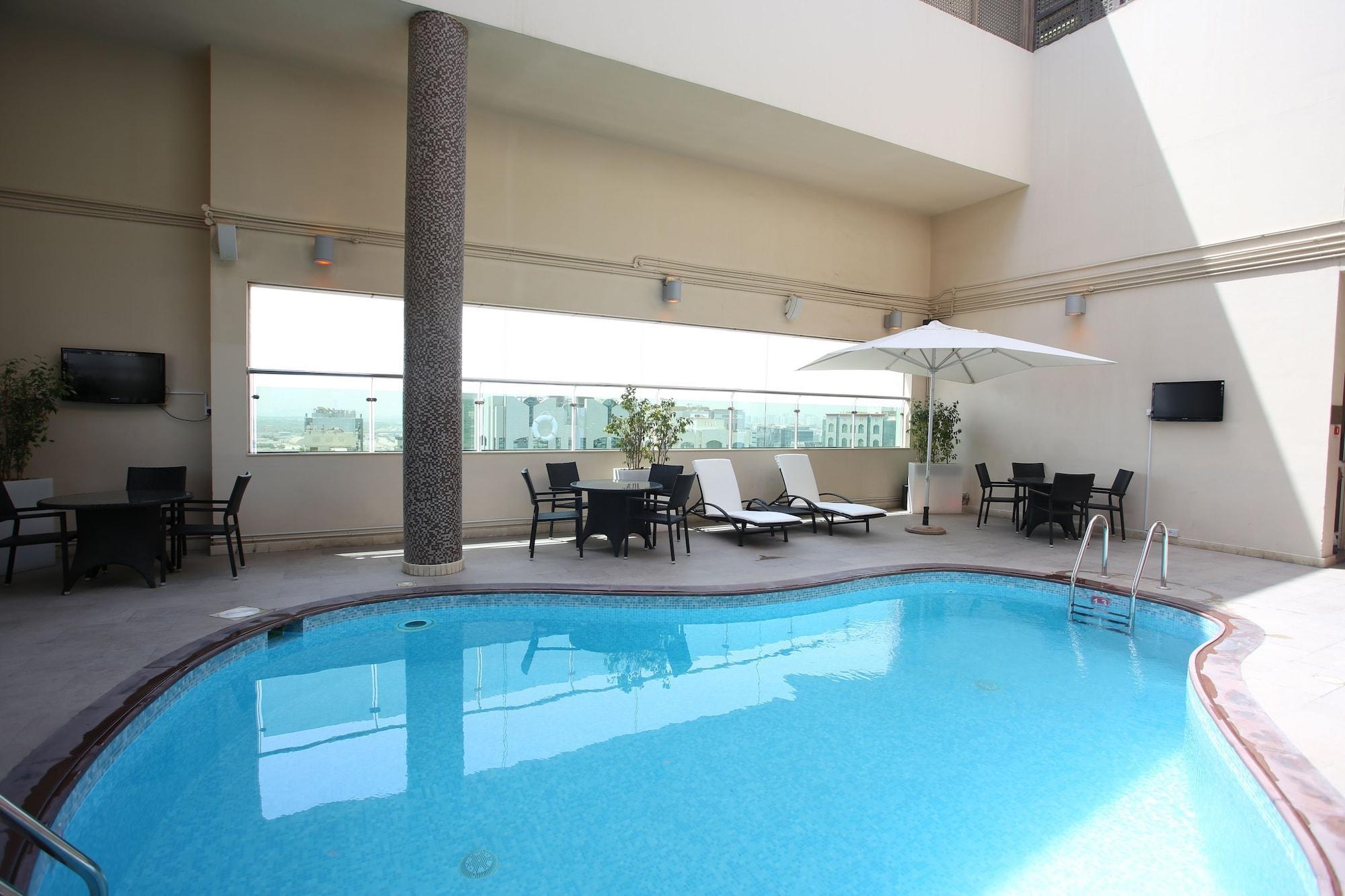 Hotel Ramada Downtown Abou Dabi Extérieur photo