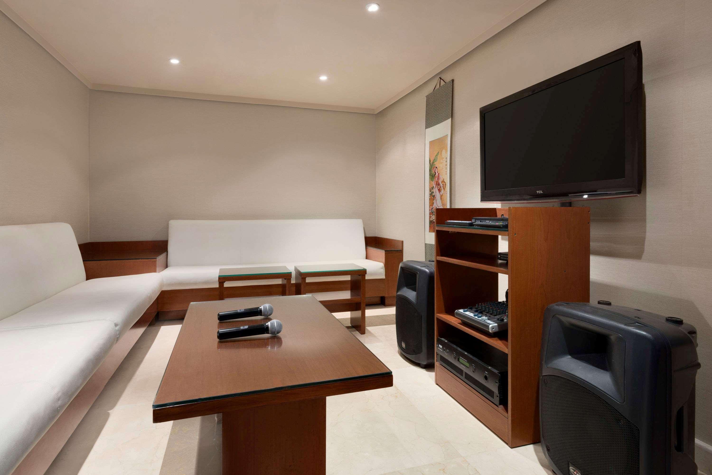 Hotel Ramada Downtown Abou Dabi Extérieur photo