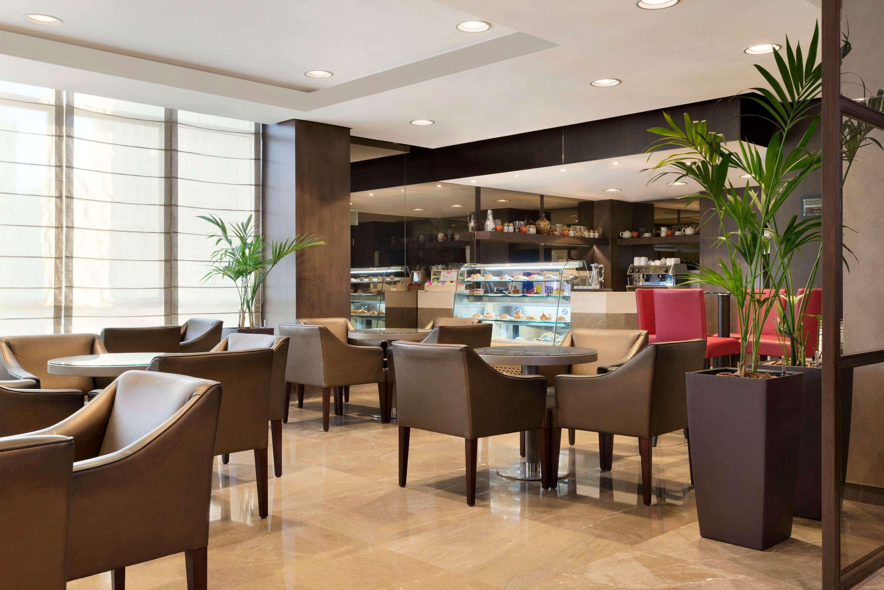 Hotel Ramada Downtown Abou Dabi Extérieur photo