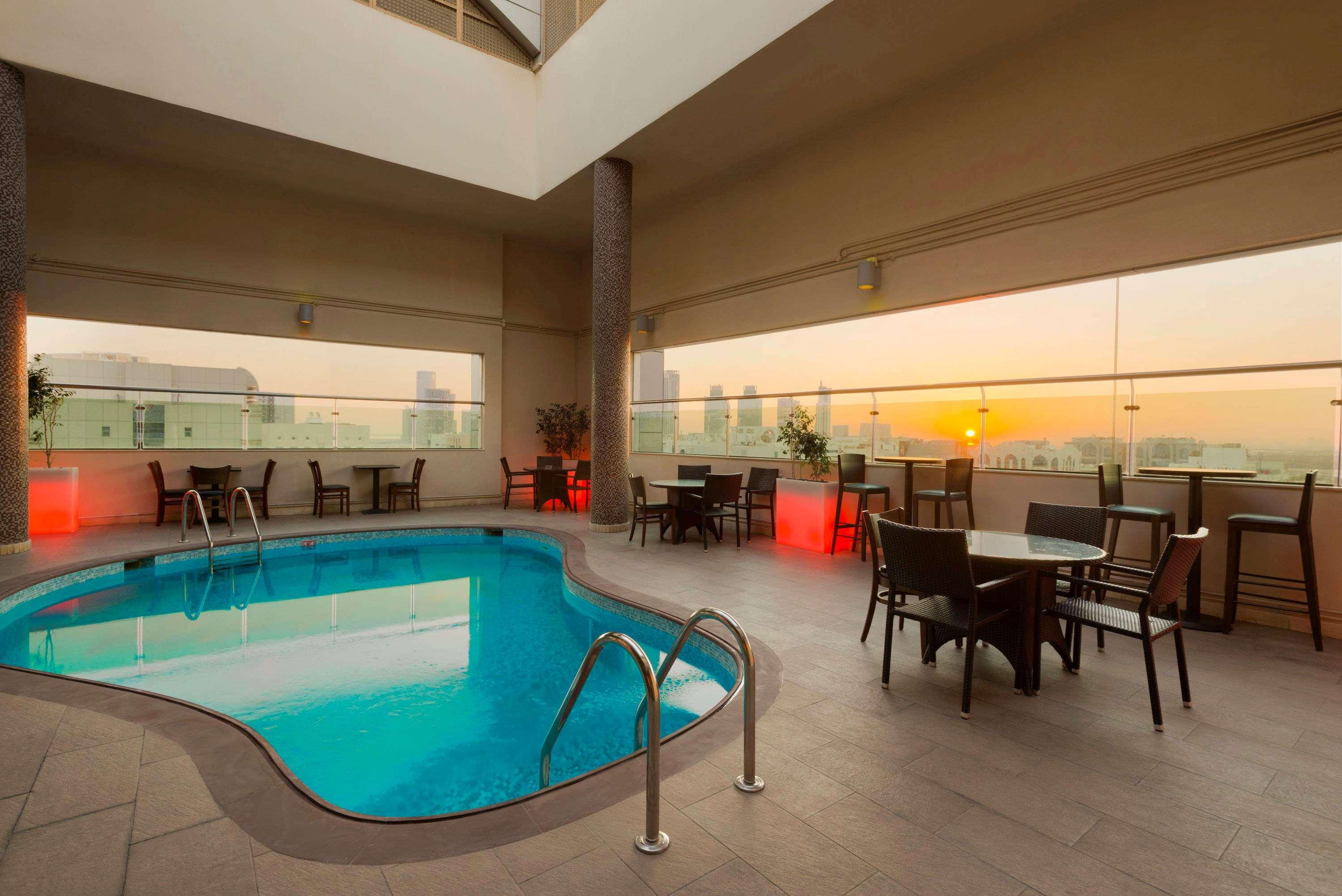 Hotel Ramada Downtown Abou Dabi Extérieur photo