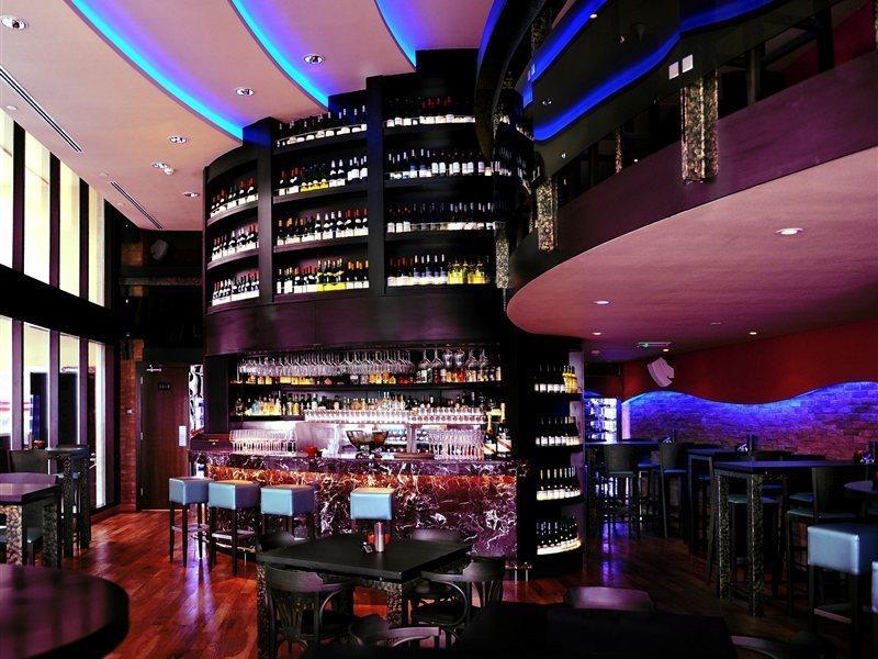 Hotel Ramada Downtown Abou Dabi Extérieur photo