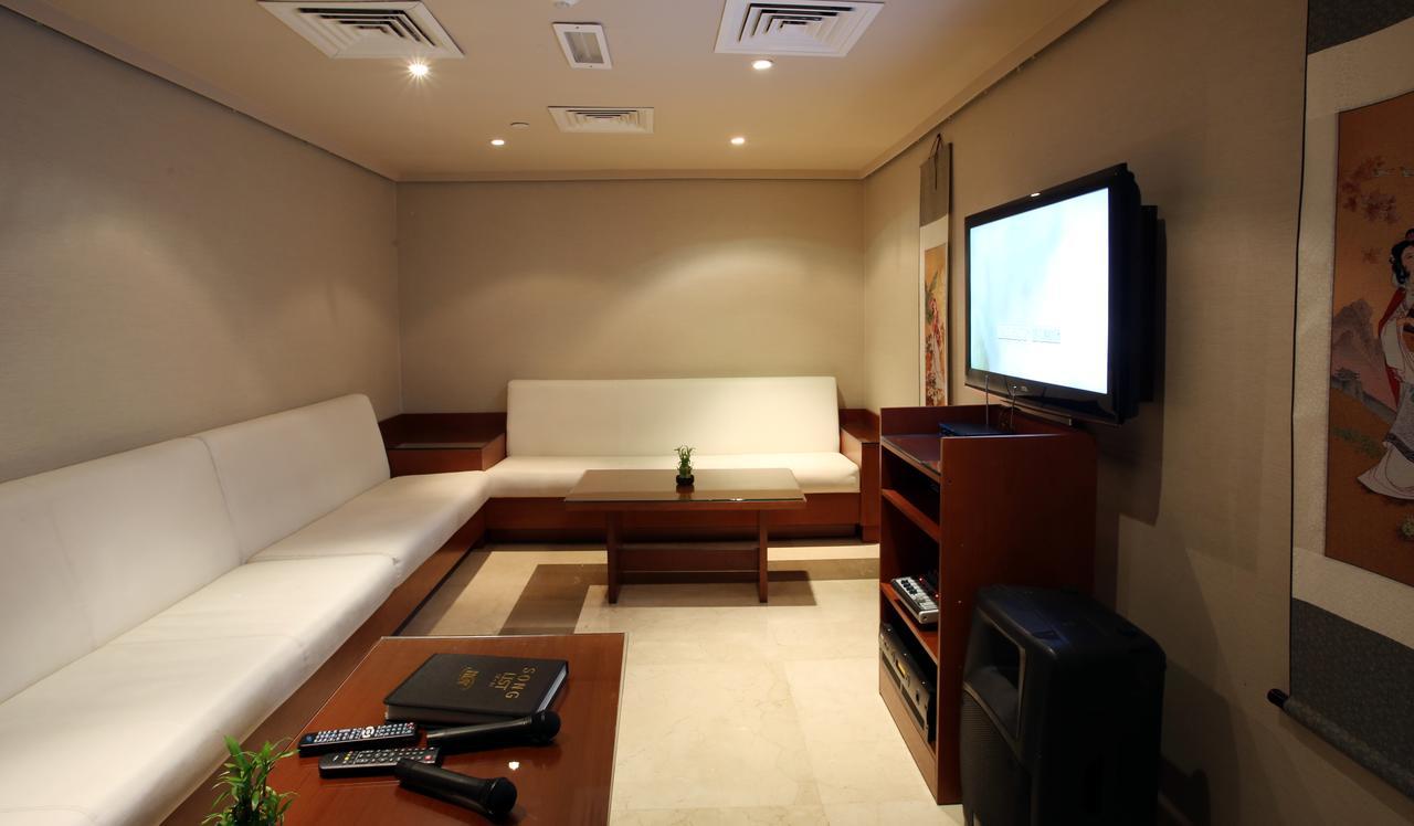 Hotel Ramada Downtown Abou Dabi Extérieur photo