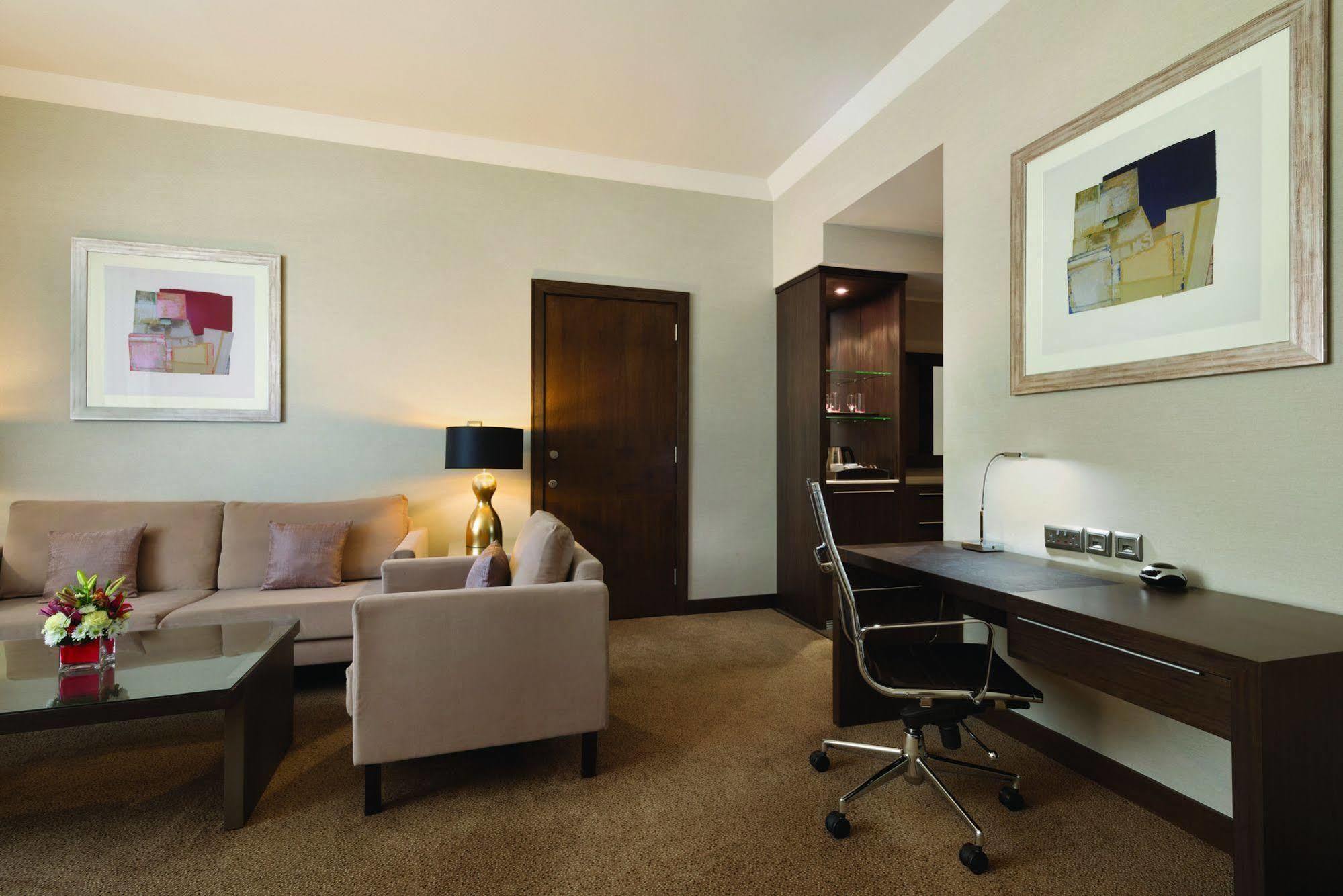 Hotel Ramada Downtown Abou Dabi Extérieur photo